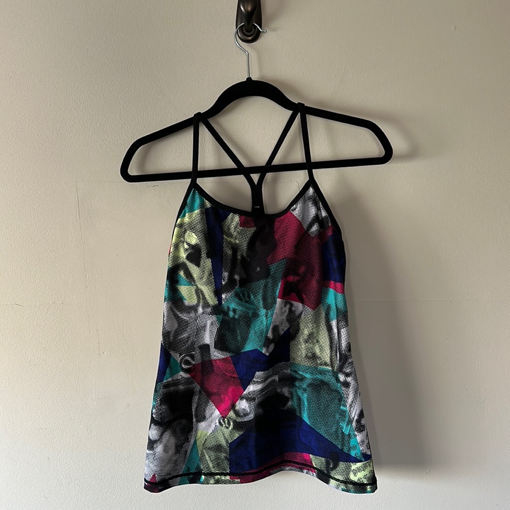 Lululemon Size Medium tank with built in bra/padding - blue turquoise black